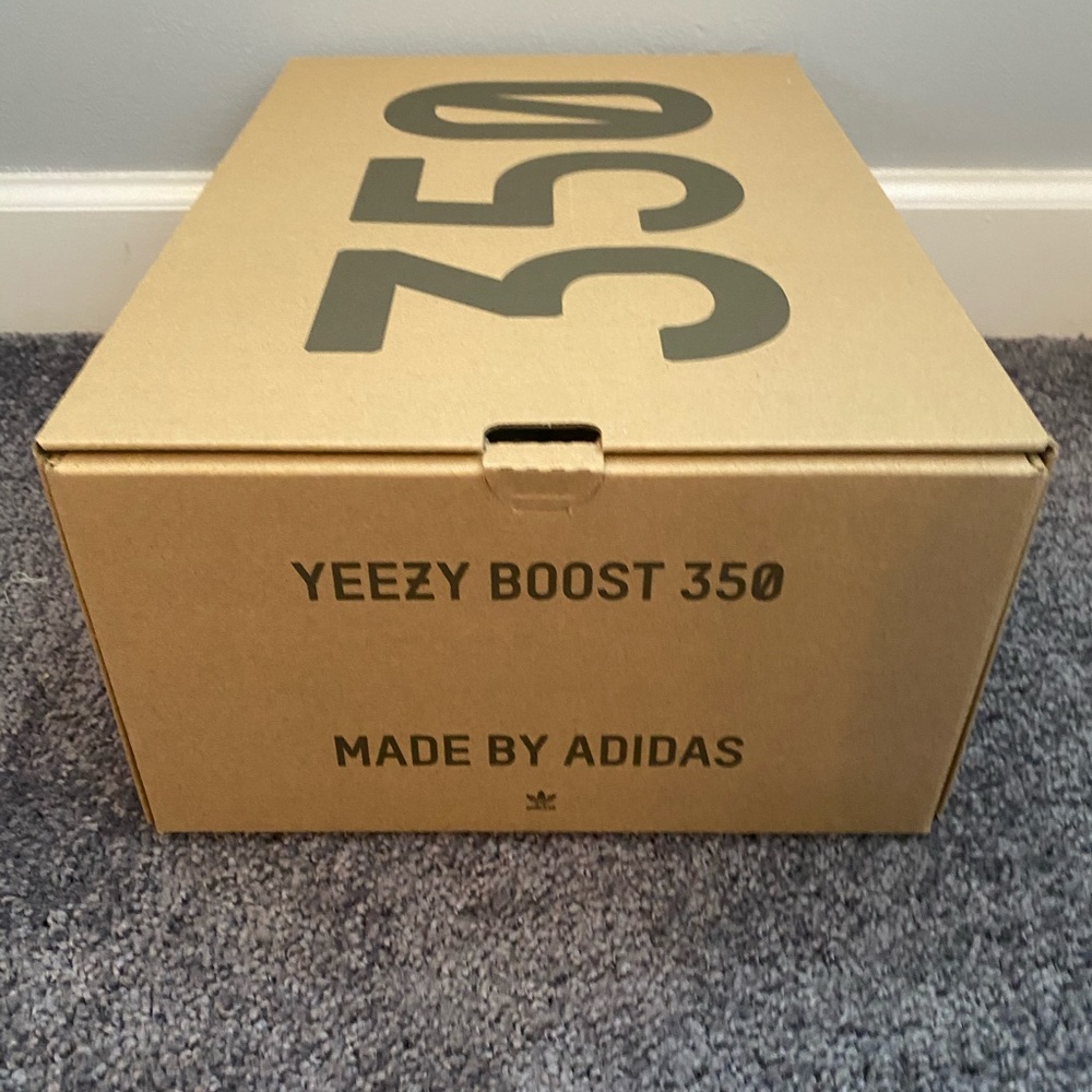**SOLD*YEEZY BOOST 350 V2 WHITE / CORE BLACK / RED - Picture 6 of 8